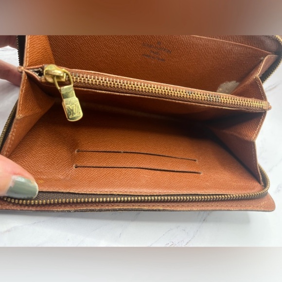 🔥🔥LOUIS VUITTON Zippy Long Wallet Portomone
Vintage Monogram LV - Picture 11 of 16
